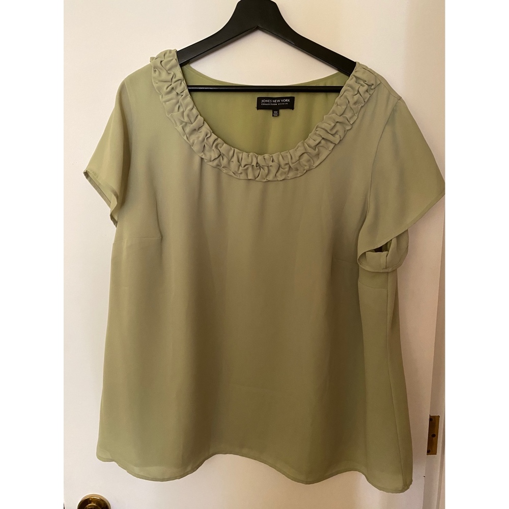 Woman's Green Blouse Size 18W!